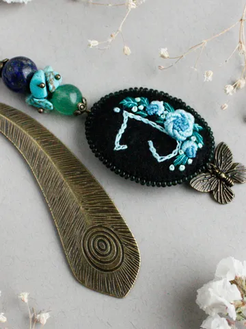 Personalized monogrammed bookmark with letter for women Blue metal custom book mark with beads Peacock feather initial book mark
