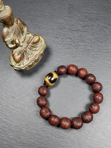 Gandhanra Unique Tibetan Dalo Dzi Bead Wrist Mala,Old Tiger Tooth Dzi with Bodhi Beads Bracelet $89.99