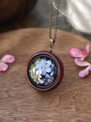 Pendant with forget-me-nots and yarrow in a wooden frame. Pendant with real forget-me-nots. Real yarrow in resin. $37.00
