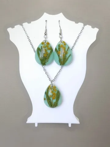 Delicate spring mint colored costume jewelry set with flowers $37.00