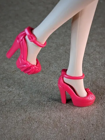 Red high heel buckle shoes for 1/6 scale female dolls $12.00