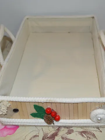 Rustic Handmade Bread Basket – Natural Jute Rope, Decorative with Red Berries, Pinecone & Wooden Stick Design