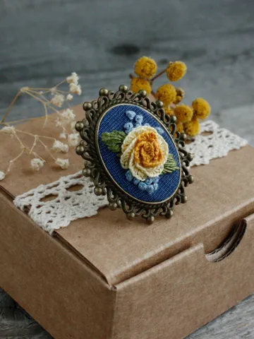 Statement Victorian cameo ring with flowers Adjustable blue yellow rose cocktail ring for women Handmade floral royalcore jewelry rococo