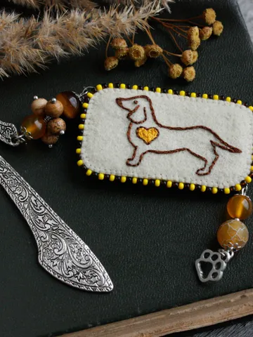 Personalized Dachshund bookmark with monogramm Sausage dog gift for dog lover Initial handmade charm metal book mark with beads and letter