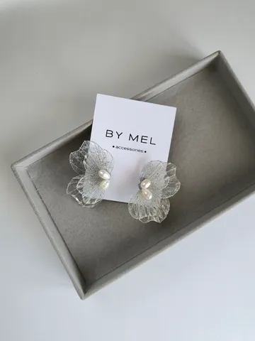 Bridal earrings, floral jewelry, handmade resin flower, bridal earrings floral