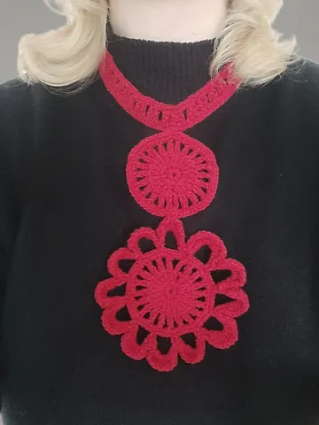 Elegant jewelry, Necklace in red $29.00
