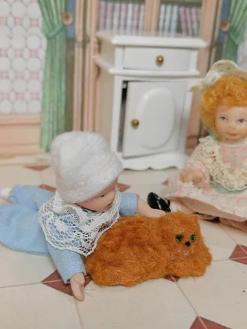 Dollhouse cat.1:12 scale. $35.00
