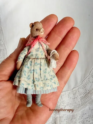 Miniature bear 3.2 inches (8.5 cm ) high, can be a small gift.