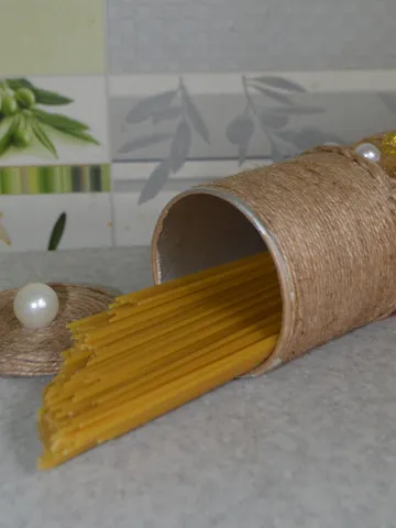 Round tube with lid for storing handmade pasta covered with jute rope