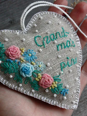 Heart pincushion with monogram Personalized pin cushions hanging Handmade gift for quilt lover Seamstress gift for mother Sewing accessories
