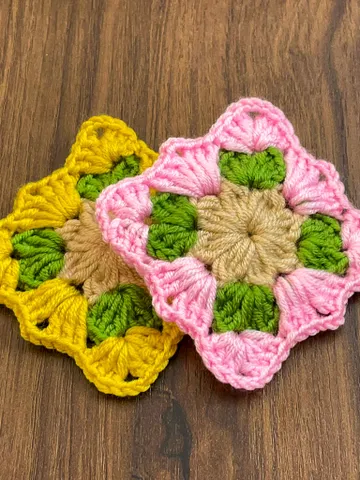 Small Crochet Square Pattern - Beautiful and Easy Granny Squares for Cozy Blankets and Cardigans - Ideal Present for Beginners $4.50