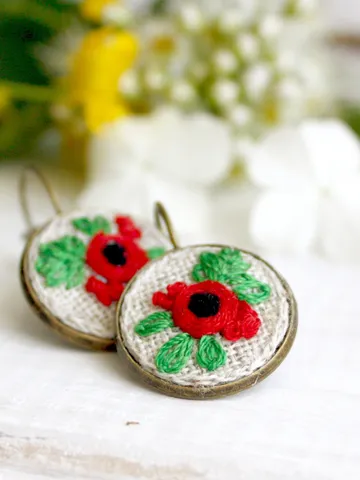 Ukrainian red poppy earrings Summer linen jewelry Small wild flower earrings Ukraine jewelry gift souvenir