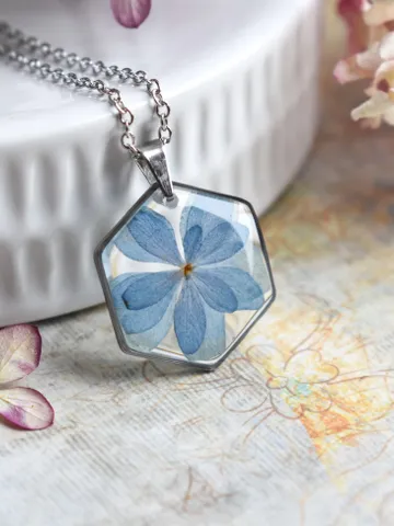 Hydrangea Necklace. Hydrangea pendant in resin. Pendant with real hydrangea. $27.00