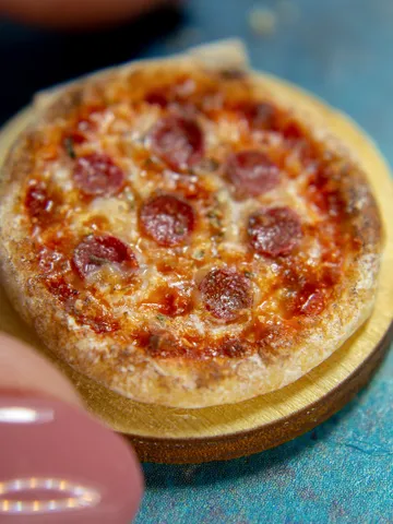 TUTORIAL Miniature pepperoni pizza with polymer clay $11.00