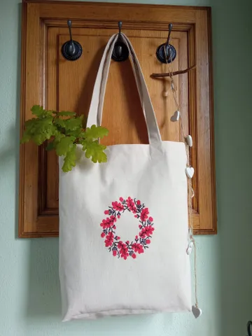 Tote Bag cross-stitch oak wreath  — Hand Embroidered in Traditional Style