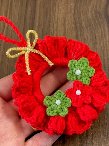 Crochet Ruffled Flower Wreath Pattern, DIY Red Christmas Ornament PDF, Handmade Festive Décor Tutorial, Beginner Holiday Craft Project