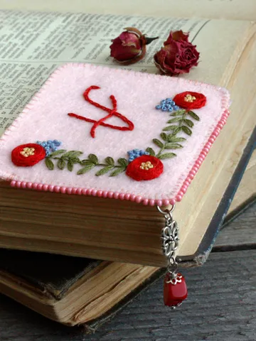 Personalized hand embroidered felt corner bookmark Scandinavian Christmas Handmade monogram floral bookmark with bead floral pink blue
