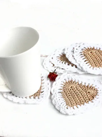 Valentine coasters beige and white Farmhouse heart coasters Small heart doilies for kitchen 4 inch mini doilies for cups Cotton beverage