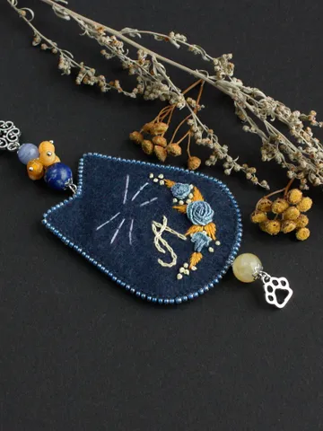 Gemstone Ukrainian blue yellow cat car charm Rear view mirror personalized car hanging ornament women Patriotic car accessories with letter