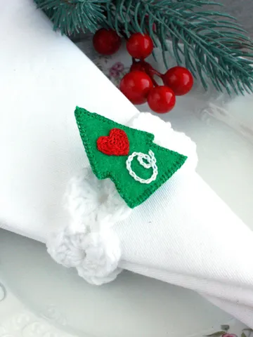 Personalized Christmas napkin rings with monogram Custom Christmas tree napkin ring with letter Red white green table decor farmhouse