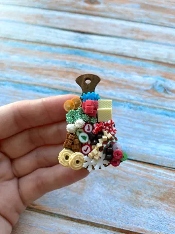 Magnet Miniature Christmas Charcuterie board with Polymer Clay Souvenir $18.00