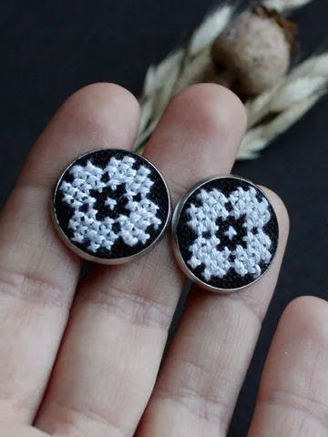 White black custom Ukraine cufflinks for groomsman Unisex round folk wedding cuff links Handmade vyshyvanka accessory Gift for father groom