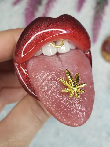 Only to be custom made (orders being taken for the middle of February 2025) Glossy Glittery Red vampire Lips phone grip (not swappable) with tongue piercing $75.00