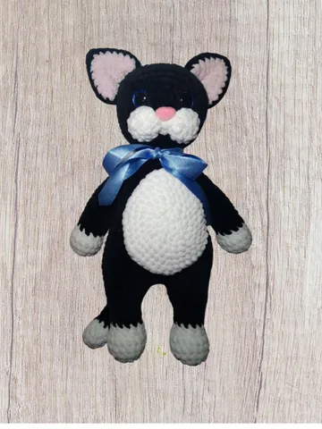Knitted plush cat Felix – soft and fluffy, an adorable gift for children and collectors