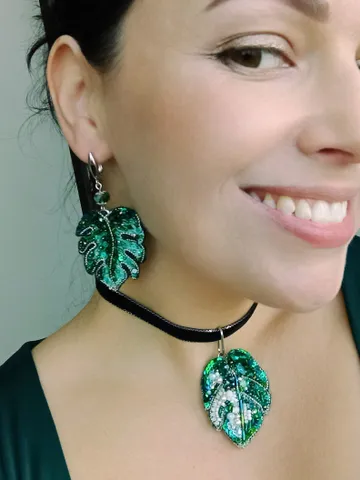 Handmade beaded emerald monstera leaf earrings, monstera jewelry, plant earrings, leaves earrings, monstera gift $65.00