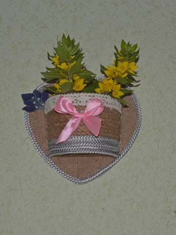 wall mounted flower pot for dry indoor flowers made of jute rope